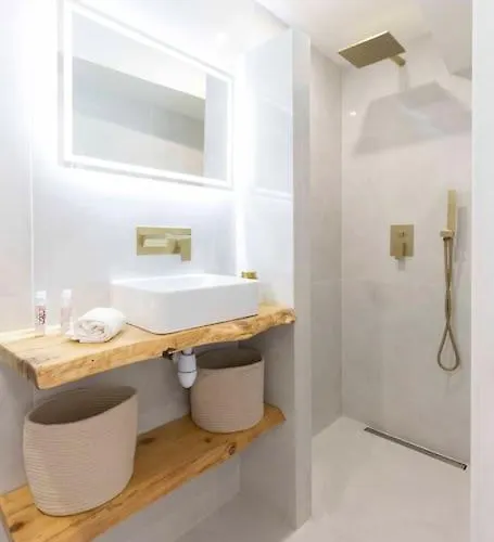 Appartement A 200m De La De Tahiti Et A Proximite Du Centre De St Tropez *